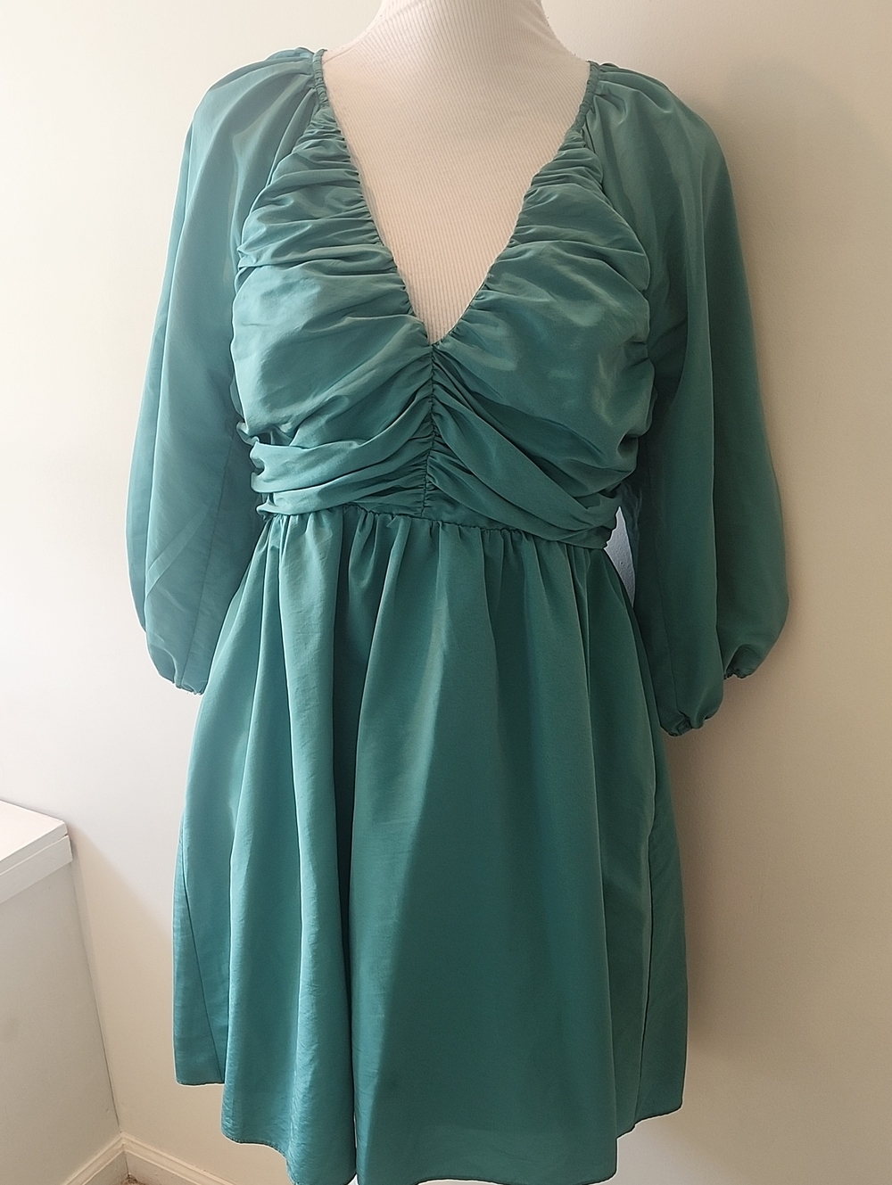 Tuckernuck | Dresses | Hyacinth House Emerald Green Tuckernuck Ruched Vneckgenevieve Mini Dress Sz M